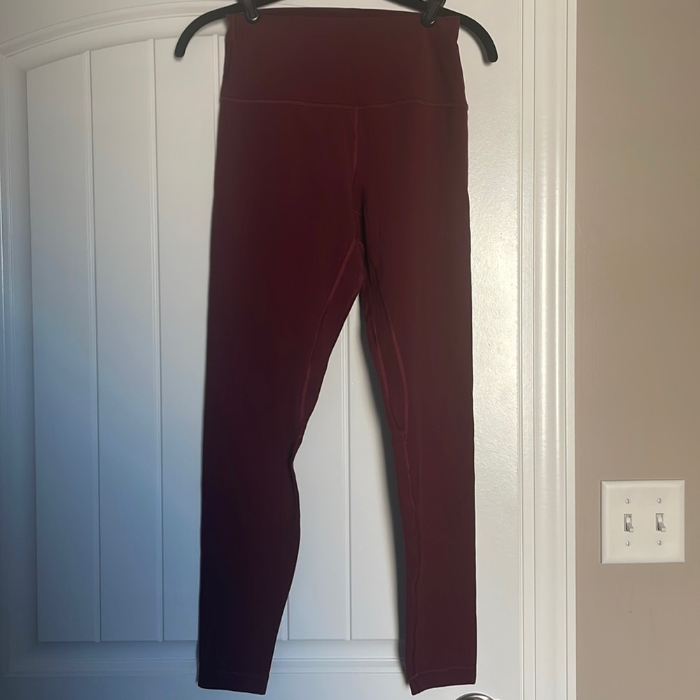 LIKE NEW Lululemon size 8 maroon 7/8 leggings.